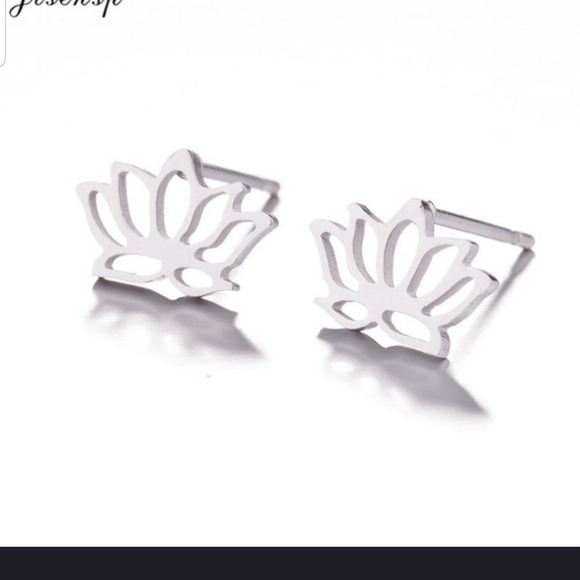 Jewelry - So Darling Dainty Open Lotus Flower earrings